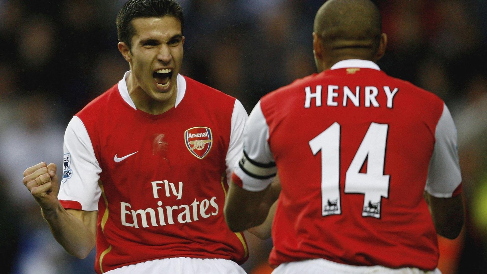 “德甲领跑球队状态火热,豪取多连胜”,德甲队员