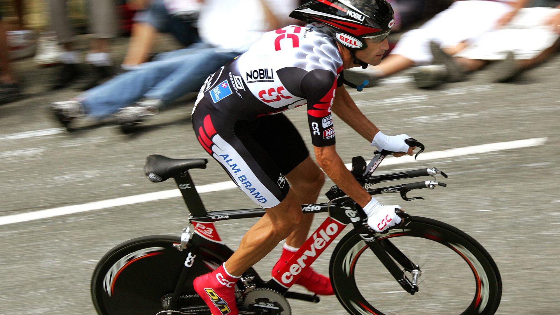 冠军的秘密武器：车队最新研发设备全揭秘，中国冠军车队